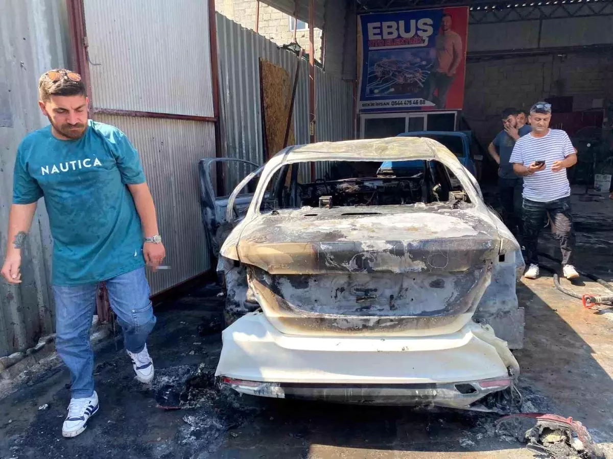 Düziçi'nde Oto Elektrik Dükkanında Yangın: 2 Araç Zarar Gördü