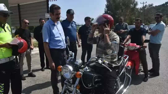 Bozyazı'da Motosiklet Sürücülerine Kask Dağıtıldı