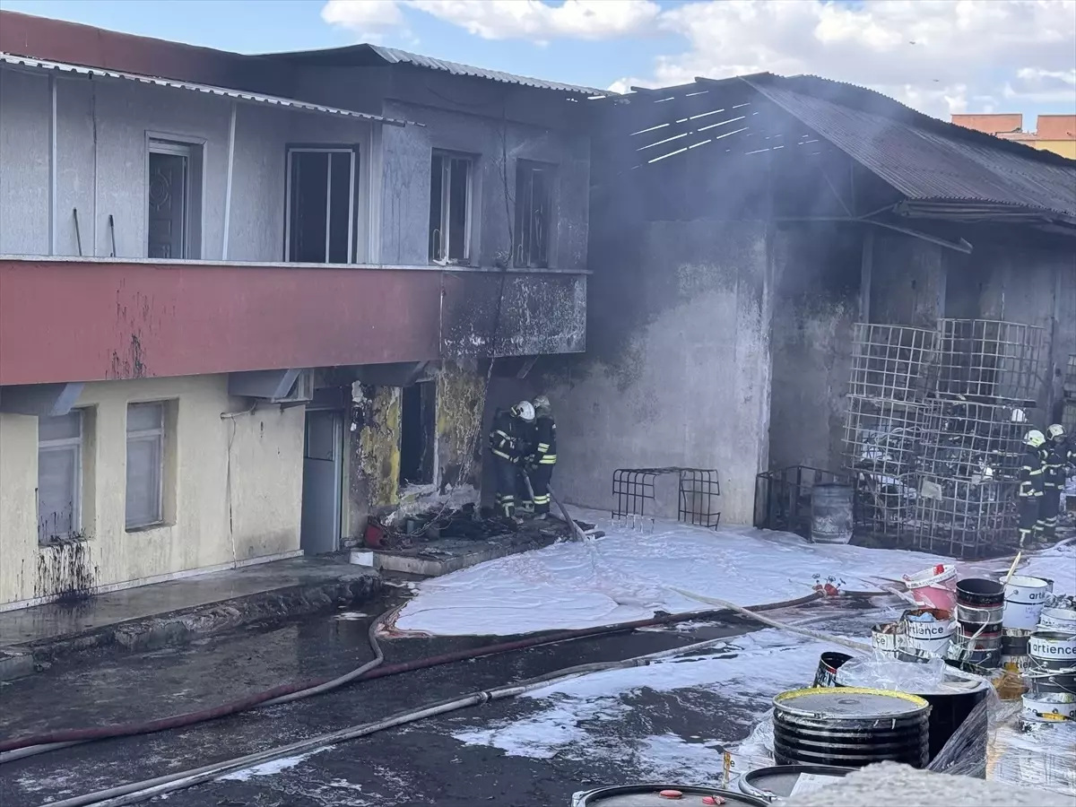 Gaziantep'te geri dönüşüm tesisinde çıkan yangın söndürüldü
