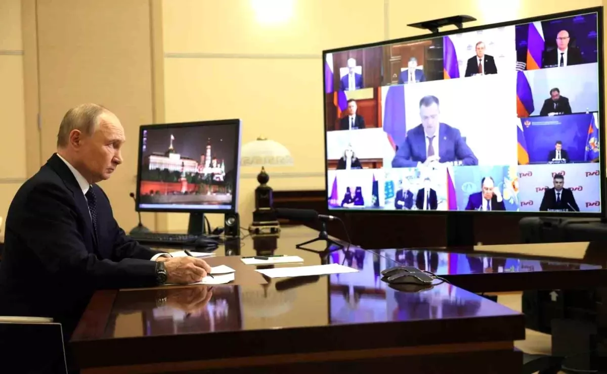 Putin: Kiev Rejimi Terör Örgütüne Dönüşüyor