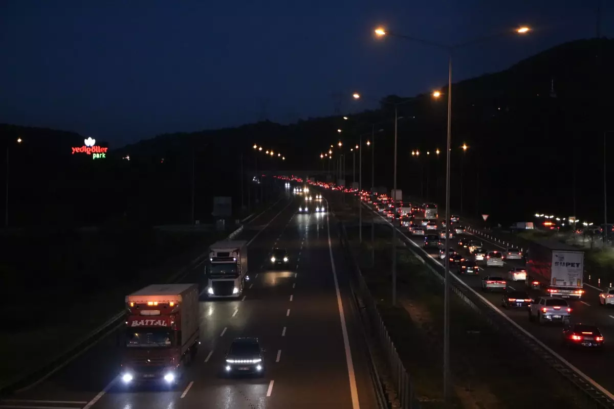 Bolu'da Kurban Bayramı İçin Araç Yoğunluğu