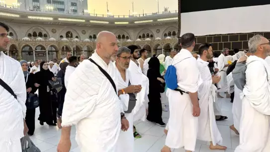 Hacı Adayları Kabe'de Tavaf Yaptı