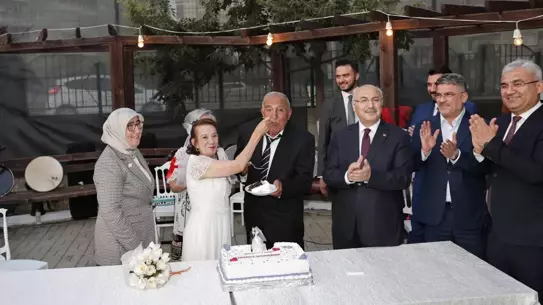 Huzurevinde tanışan çift evlendi