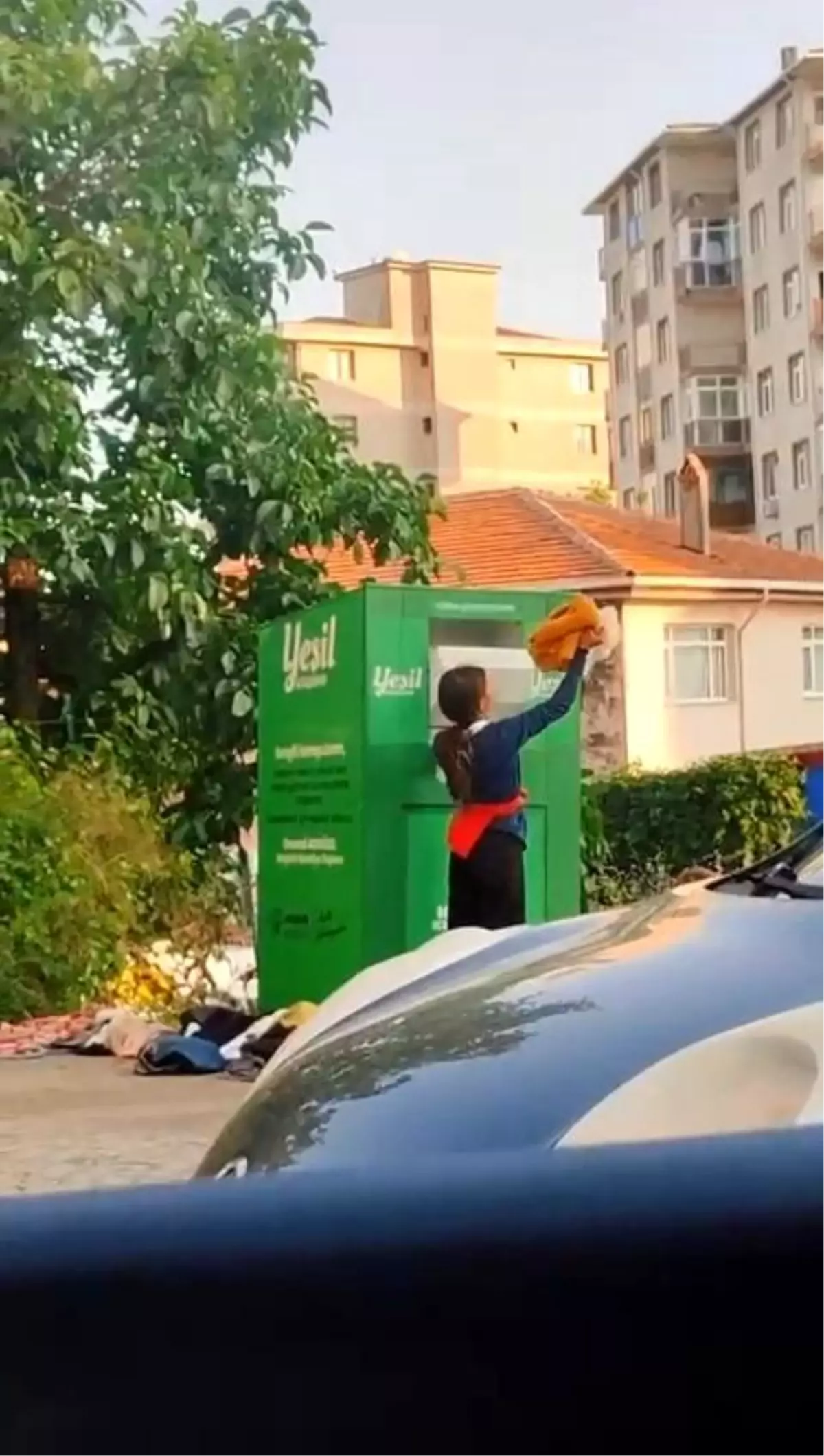 Bursa'da Hırsızlar Atık Giysi Dolaplarını Soydu