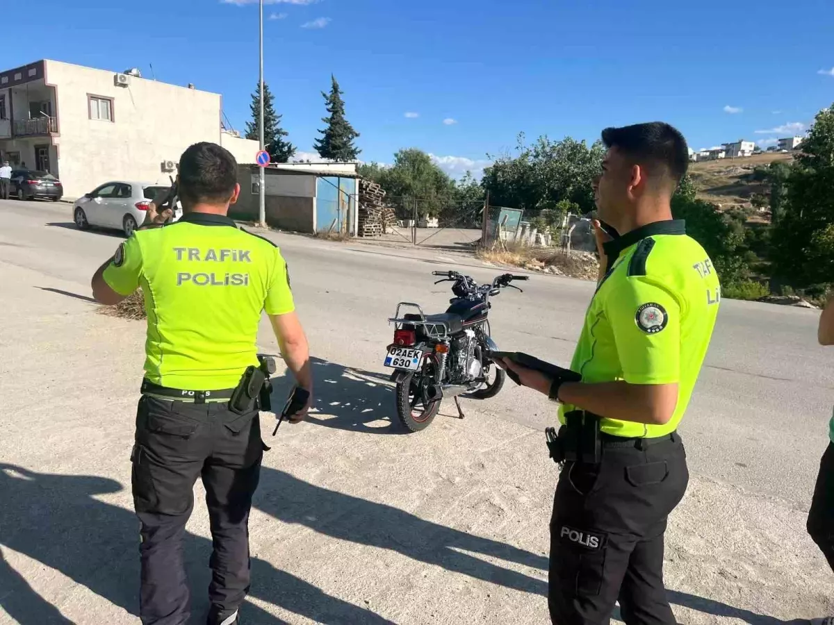 Adıyaman'da Motosiklet Otomobile Çarptı: 1 Yaralı