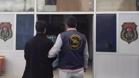 Firari Hükümlü Alışveriş Merkezinde Yakalandı