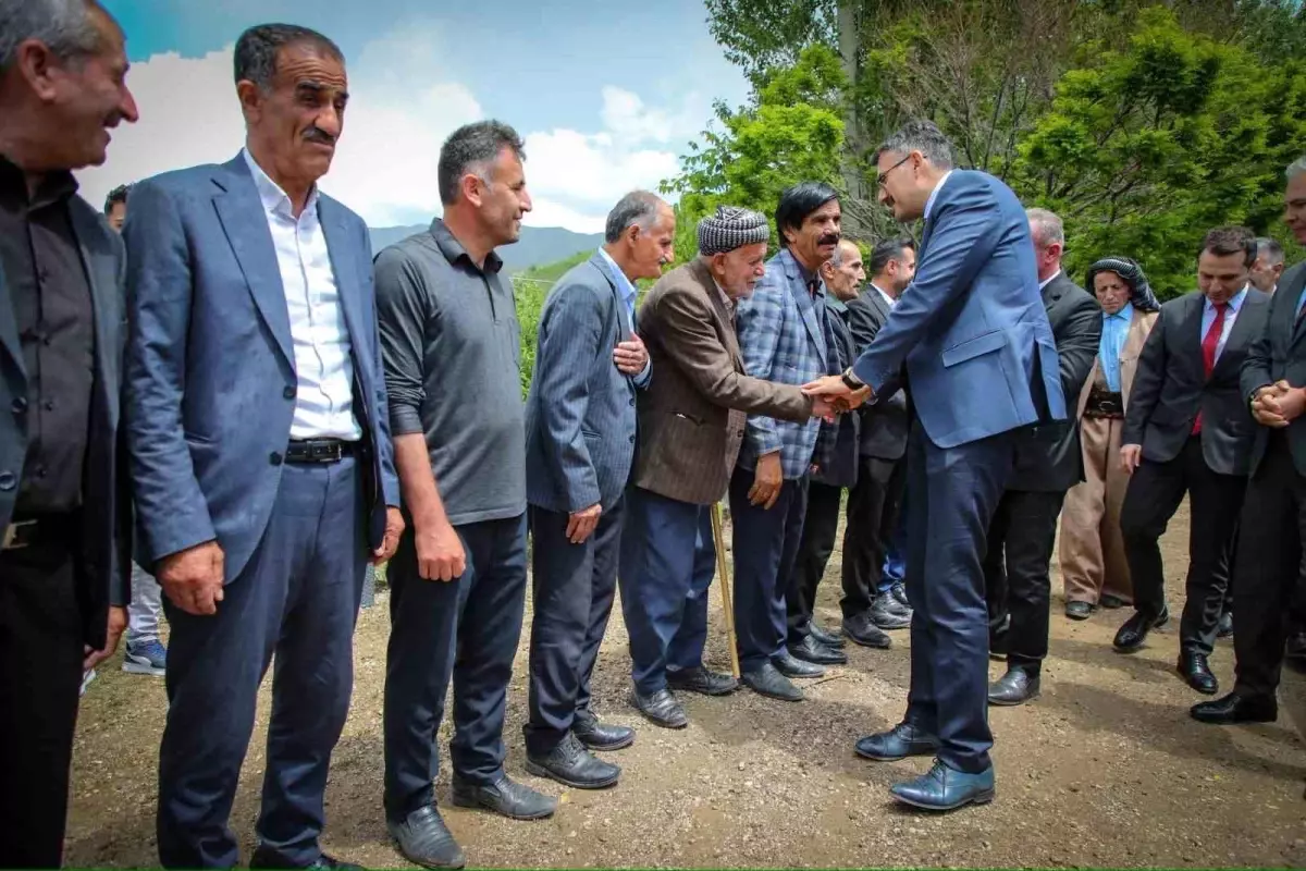 Vali Çelik, Yüksekova'daki Köylerde Halkla Buluştu