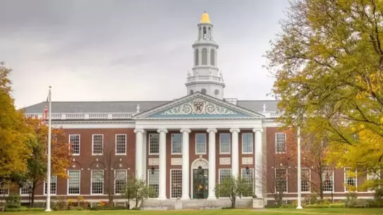 Trump'tan Harvard'a Yabancı Vize Kısıtlaması