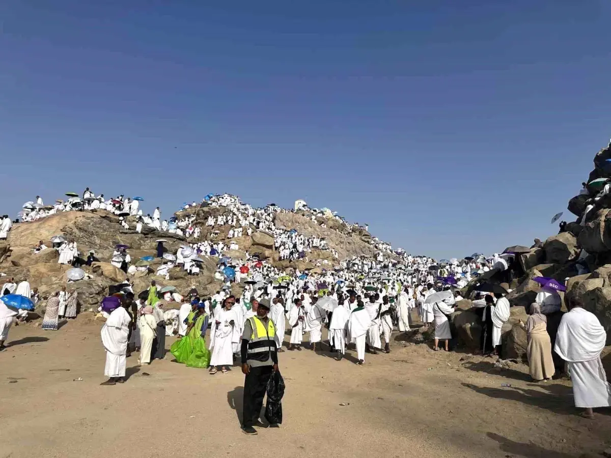 Arafat'ta Hacıların Duygusal Anları