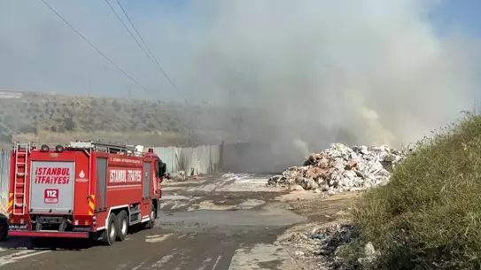 Sultangazi'de Katı Atık Alanında Yangın