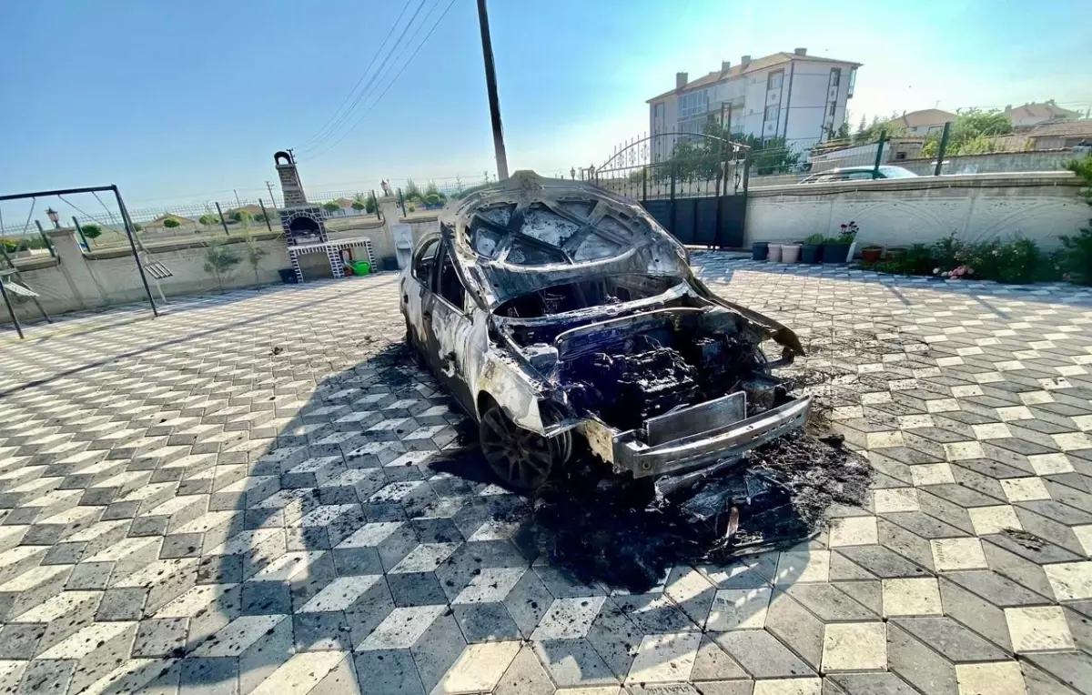 Kulu'da Park Halindeki Araç Yandı