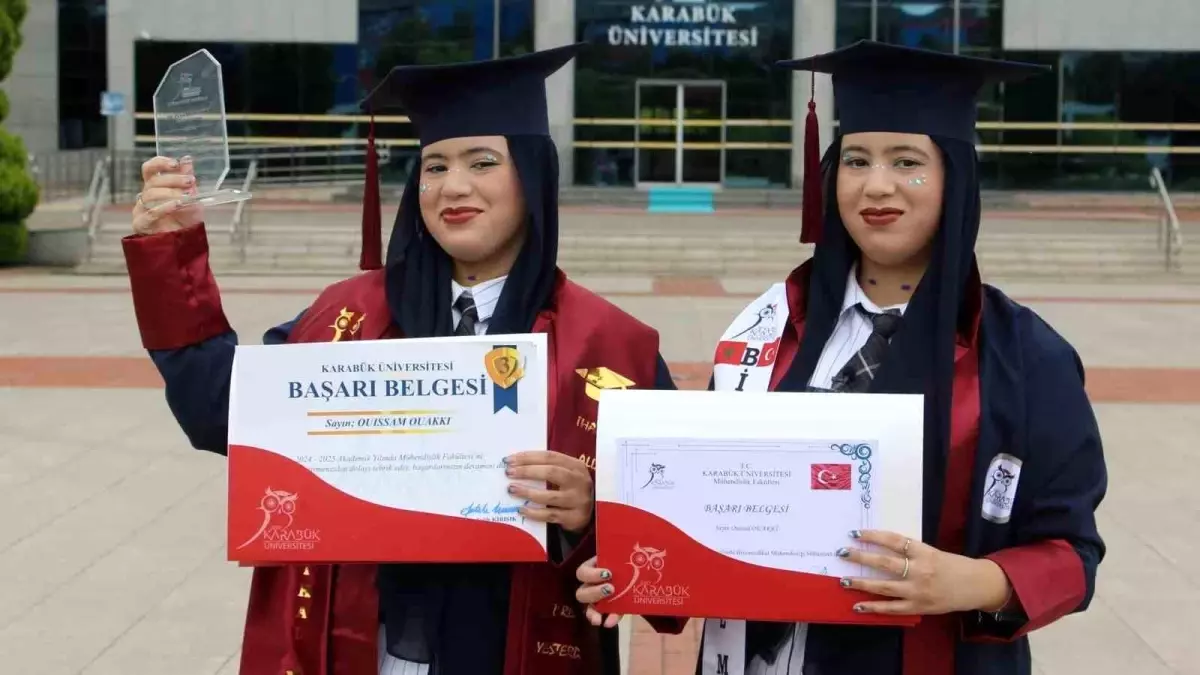 Faslı İkizler KBÜ'de Dereceyle Mezun Oldu