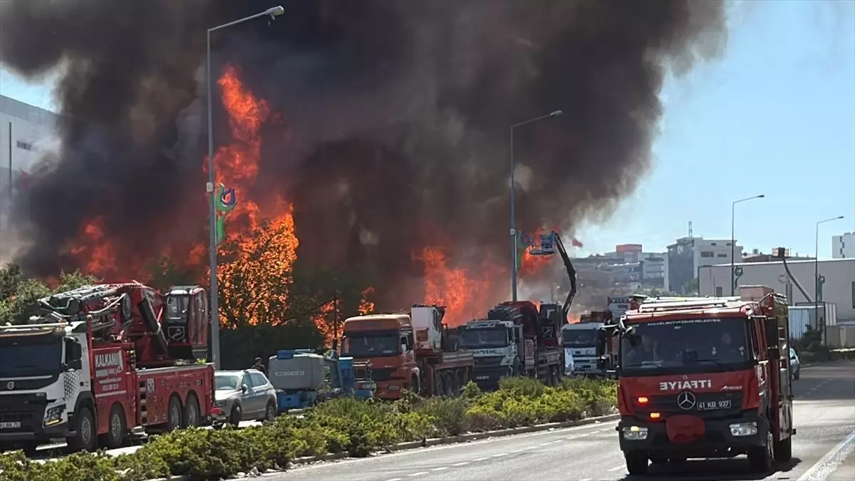 Çayırova'da Palet Fabrikasında Yangın