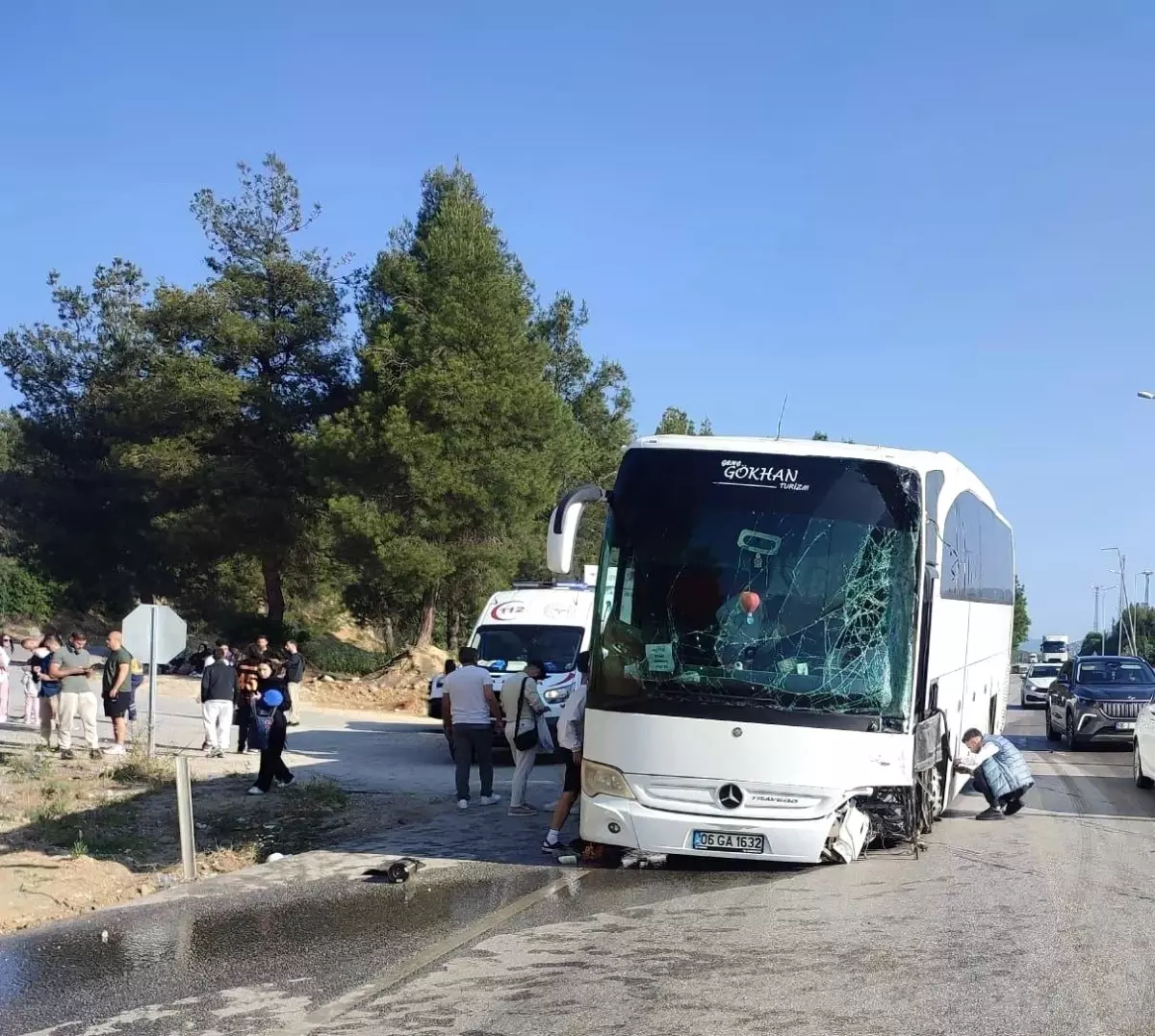 Bucak'ta Otobüs Kazası: 6 Yaralı