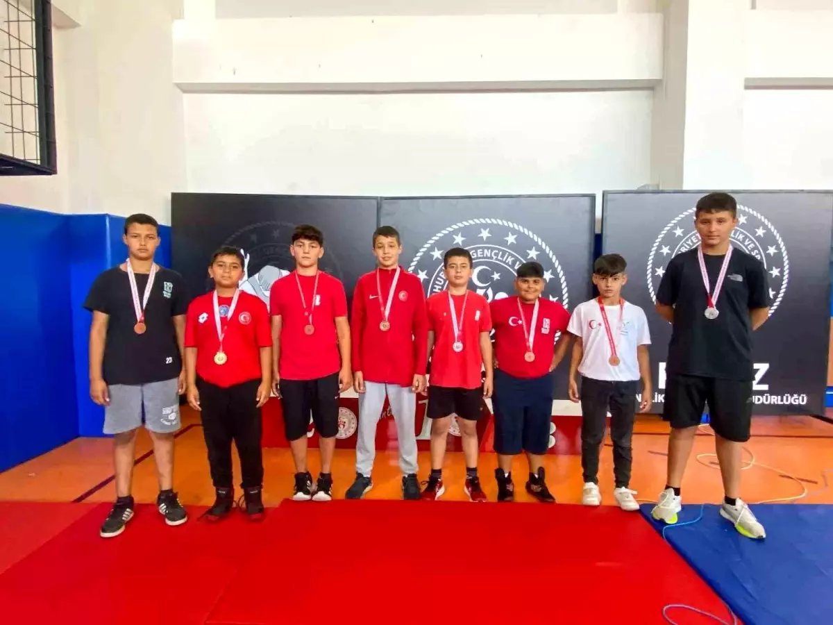 Manavgat Güreş Kulübü'nden 23 Madalya ile Büyük Başarı