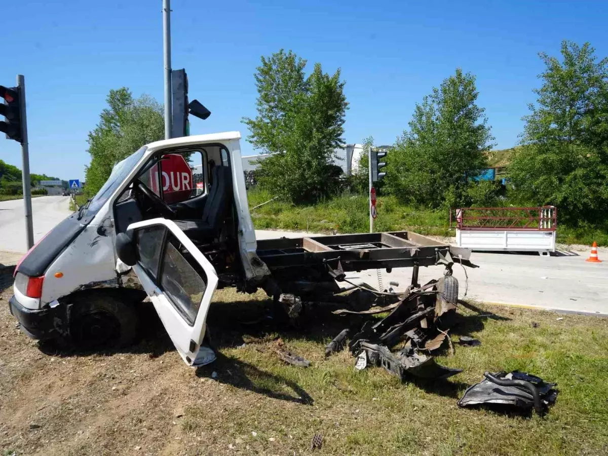 Kastamonu'da Kamyonet Kazası: 3 Yaralı