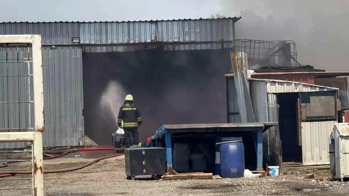 Çayırova'daki Fabrika Yangını Kontrol Altında
