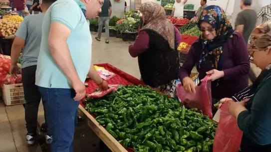 Sarıgöl'ün Emcelli Biberleri Arefe Pazarında