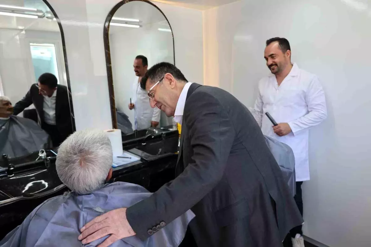 Çekmeköy'de Mobil Kuaför Hizmeti Emekliler ve Özel Gereksinimli Bireyler İçin Başladı