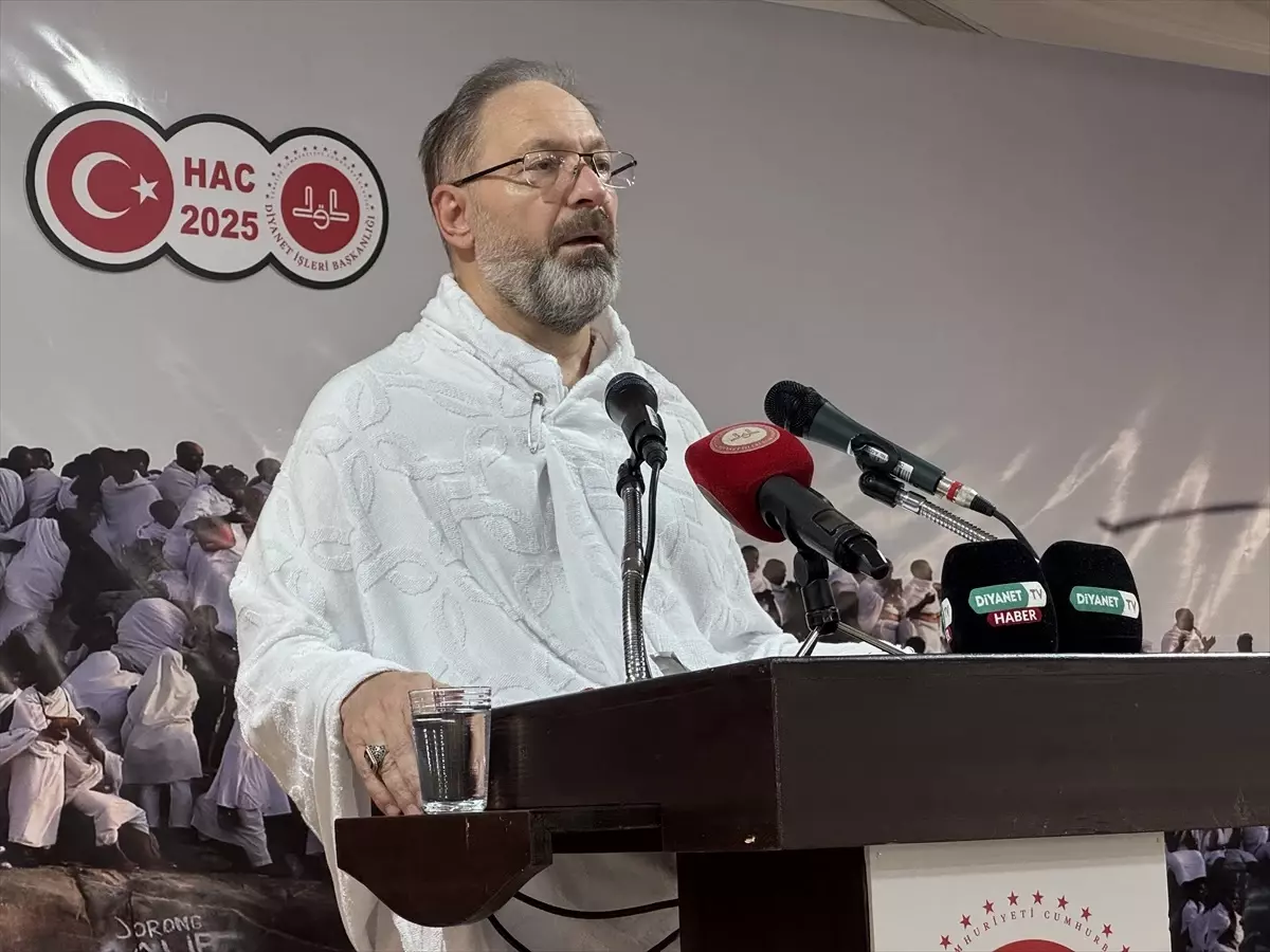 Diyanet İşleri Başkanı Erbaş Arafat'ta vakfe duası yaptı Açıklaması