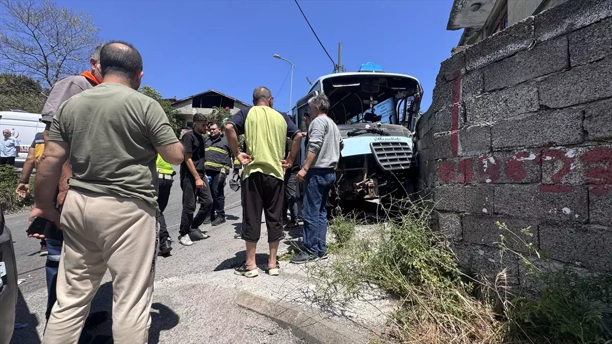 Zonguldak'ta Minibüs Kazası: 14 Yaralı