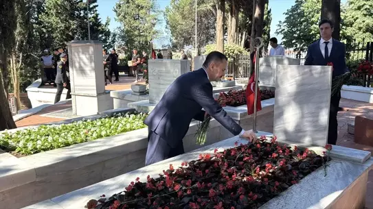 Kocaeli, Sakarya ve Bartın'da bayram arifesinde şehitlik ve mezarlıklar ziyaret edildi