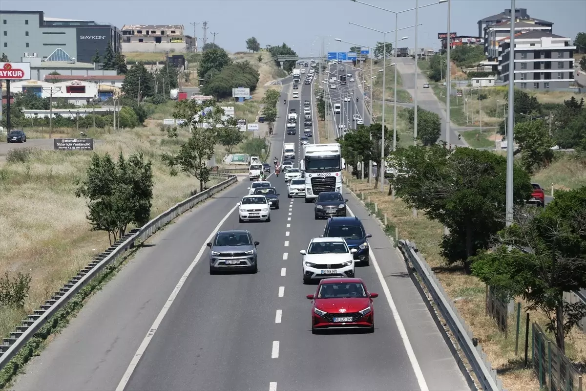 Kurban Bayramı'nda İstanbul-Tekirdağ Yolu Yoğun