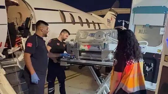Hatay'da Kalp Hastası Bebek Uçakla Sevk Edildi