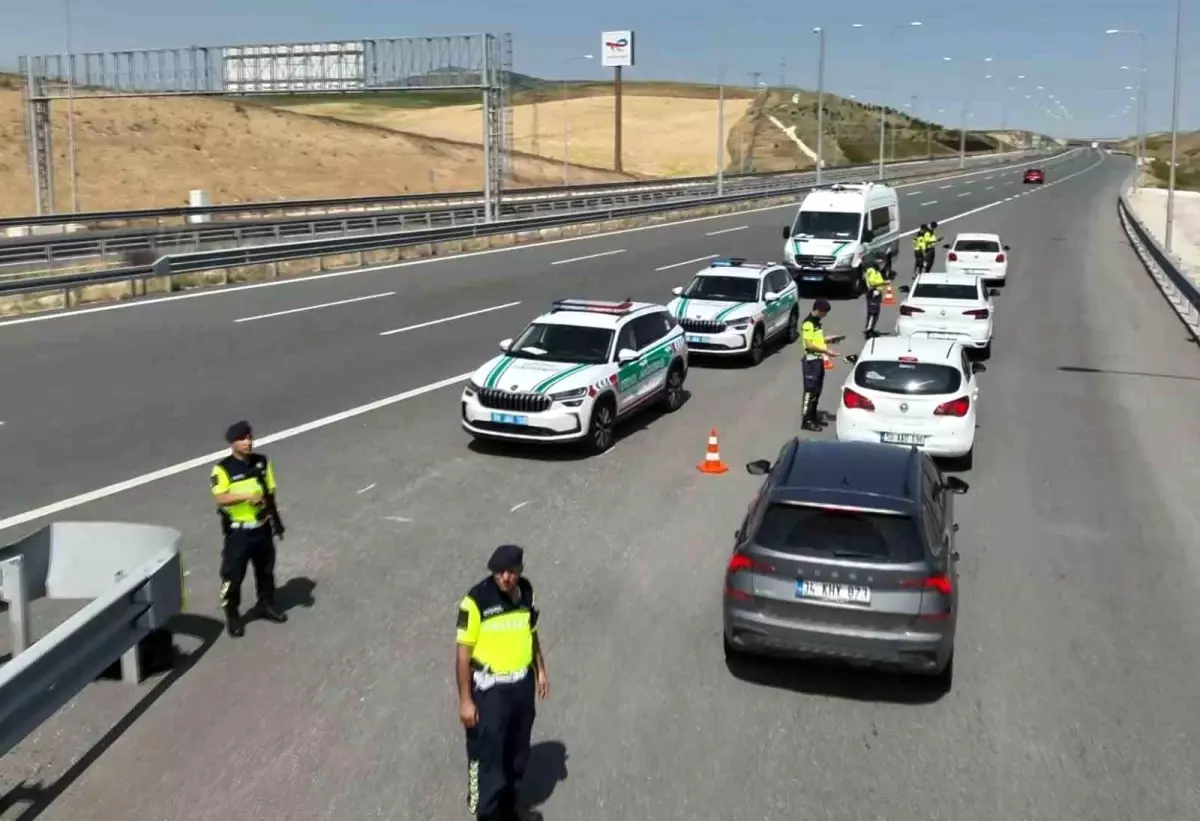 Aksaray'da Bayram Öncesi Yol Denetimleri Artırıldı