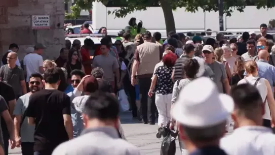 Eminönü'nde Bayram Alışverişi Yoğunlaştı