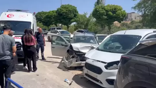 Besni'de Trafik Kazası: 3 Yaralı