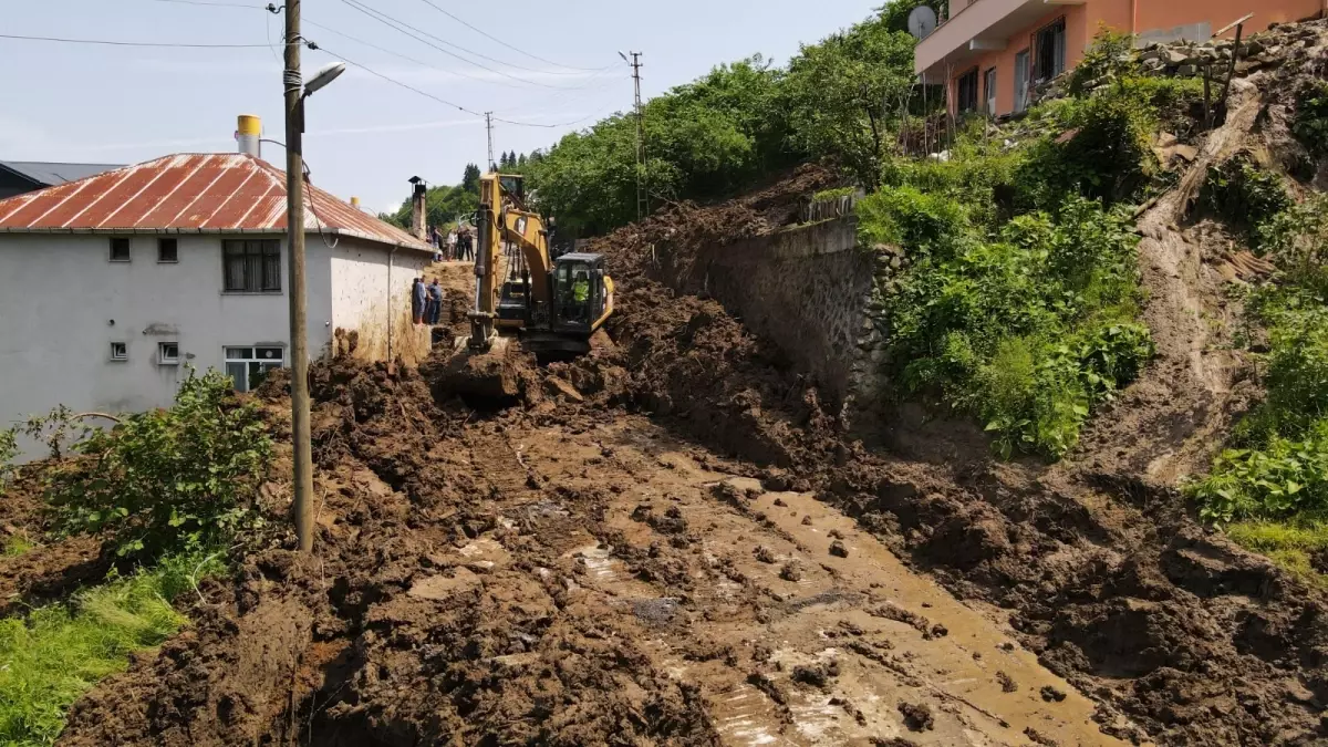 Trabzon'da Sağanak Heyelana Neden Oldu