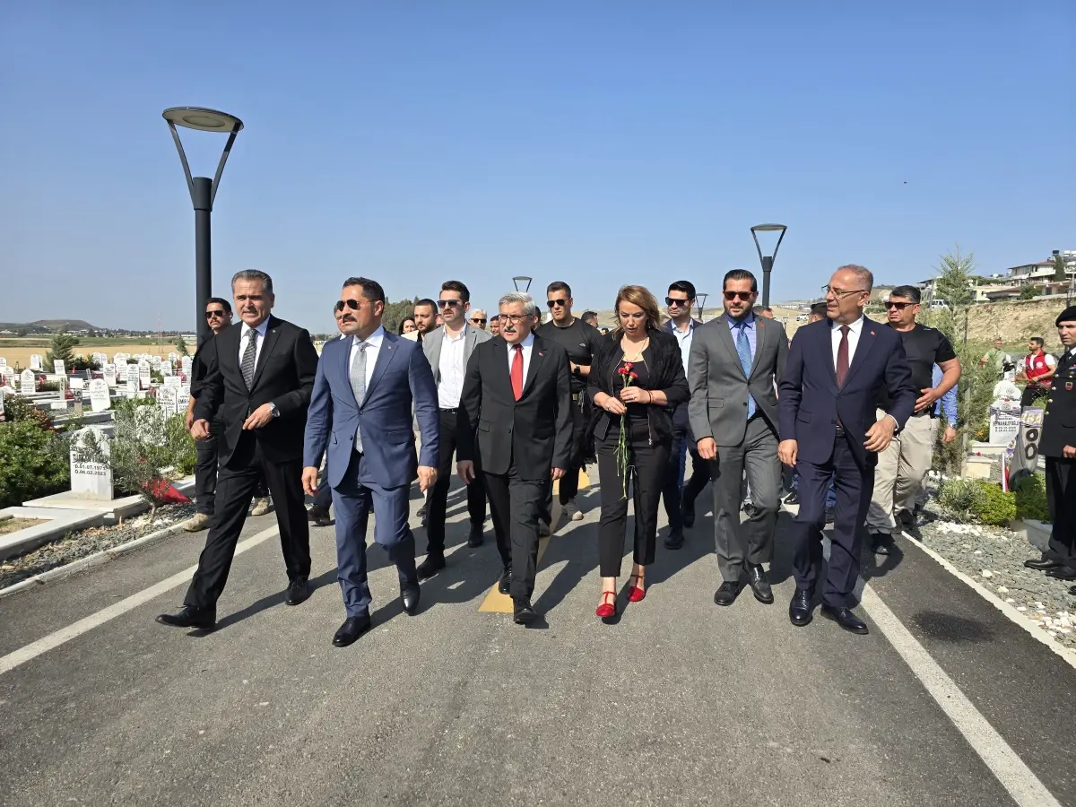 Hatay'da Şehitlikler ve Deprem Mezarları Ziyaret Edildi