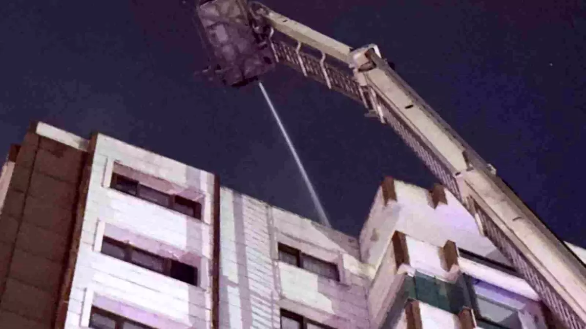 Diyarbakır'da 13 Katlı Binada Yangın