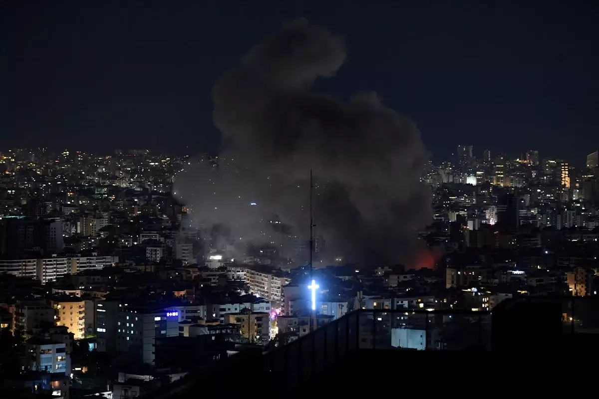 İsrail'den Dahiye'ye Hava Saldırıları