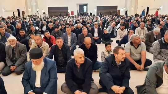 Kars'ta Bayram Namazı Coşkusu