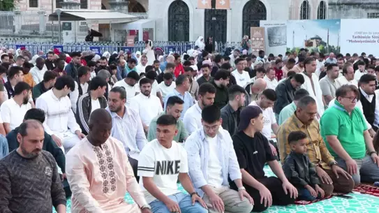 Ayasofya'da Bayram Namazı Yoğunluğu
