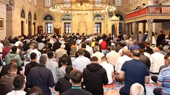 Amasya'da Bayram Namazına Yoğun Katılım