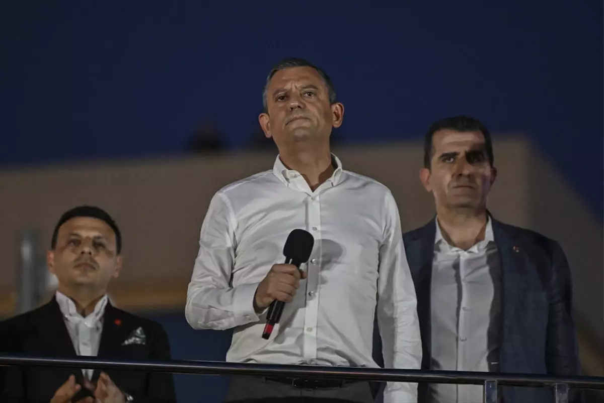 Özel'den namaz çıkışı sert sözler: Bin pişman ederim