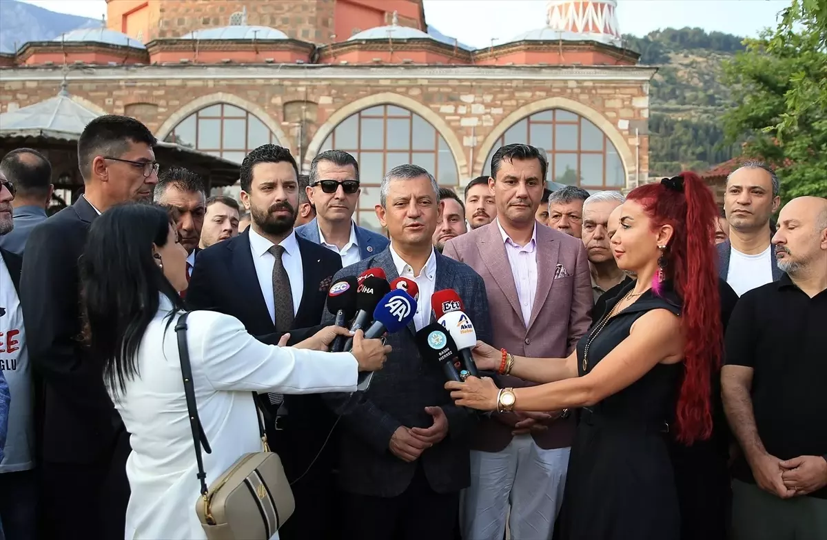 Özgür Özel'den Manisa'da Bayram Mesajı