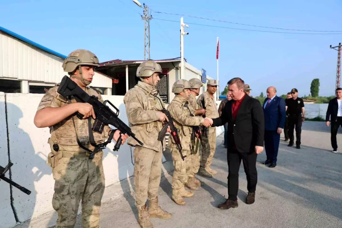 Vali Aydoğdu, Güvenlik Güçlerine Bayram Ziyareti