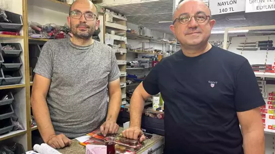 Görme Engeline Rağmen Bıçak Bileyen Usta