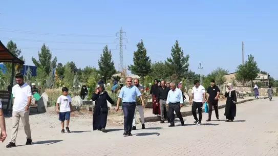 Batman'da Kurban Bayramı Mezarlık Ziyareti