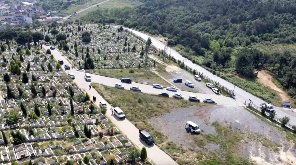 Kurban Bayramı'nda Mezarlık Ziyareti Yoğunlaştı