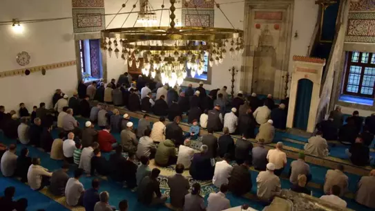 Konya'da Kurban Bayramı Coşkusu: Tarihi Sultan Selim Camii Dolu