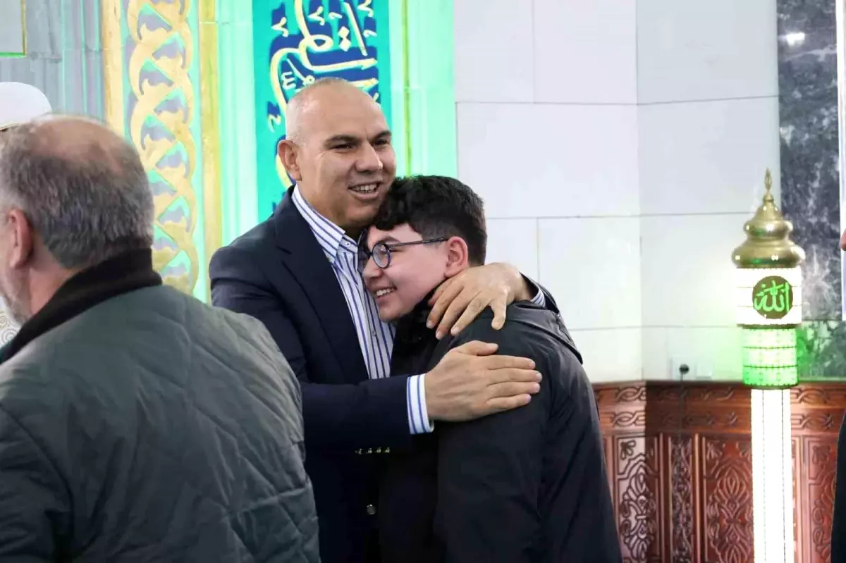 Vali Koç, Kurban Bayramı'nı Cami'de Kutladı