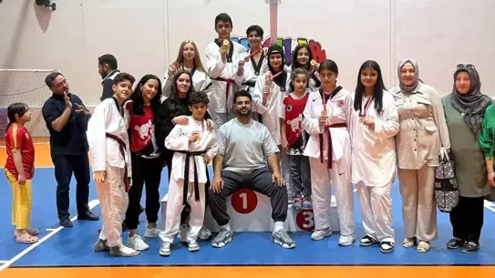 YayTanSay Kulübü'nden Taekwondo'da 13 Madalya