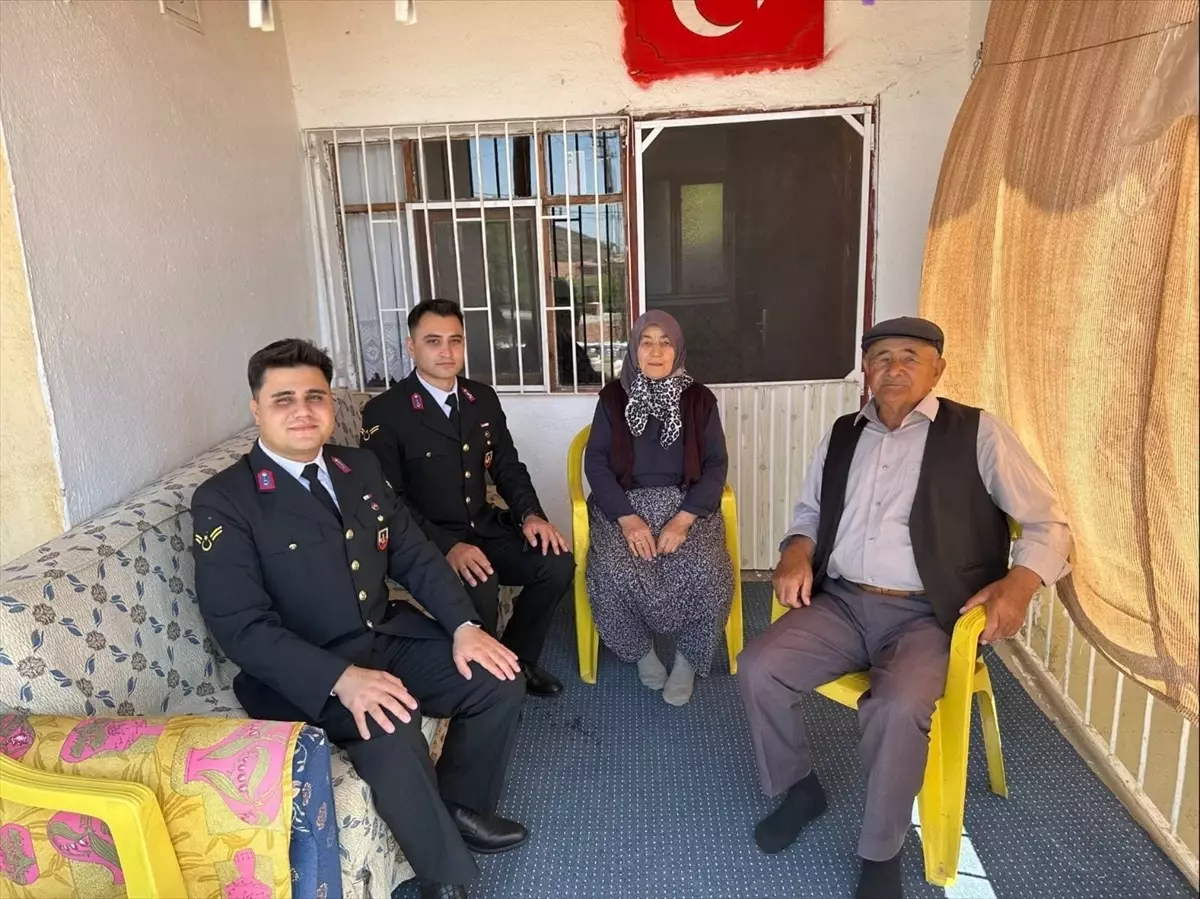 Yozgat'ta jandarma ekipleri, şehit aileleri ve gazileri ziyaret etti
