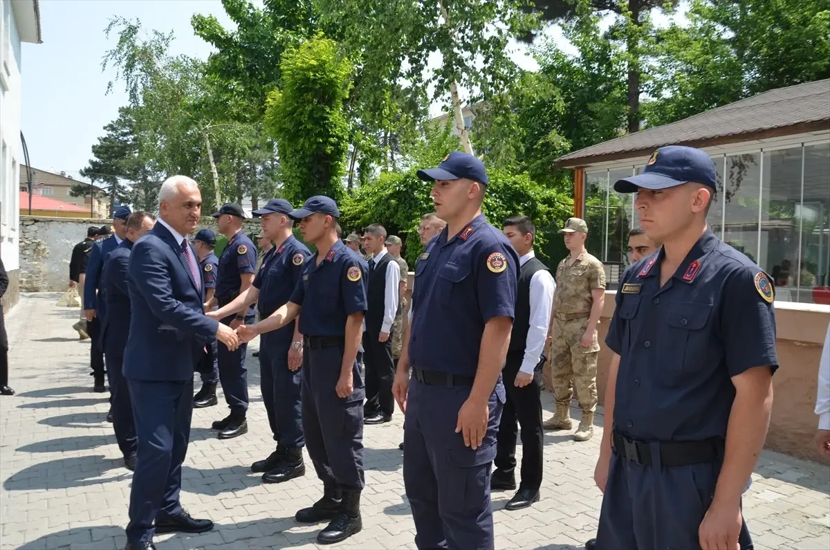 Muş Valisi, Bayramda Güvenlik Güçleriyle Buluştu