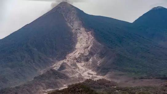 Fuego Yanardağı Patladı: 500 Kişi Tahliye Edildi
